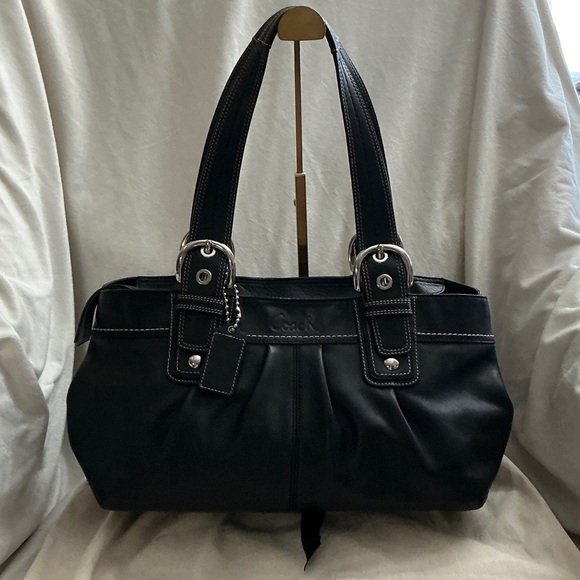 Coach Soho Pleated Black Leather Shoulder Bag. Abs stunning 🤩 full inclusion. - Picture 2 of 6
